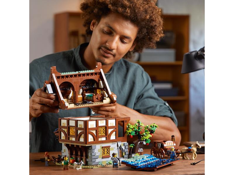 LEGO® Ideas Mittelalterliche Schmiede 21325