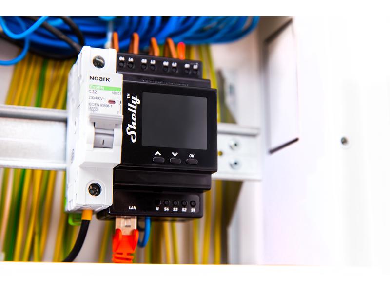 Shelly Pro 4PM LAN und WiFi-DIN-Rail Switch