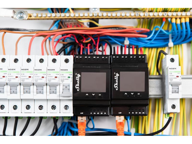 Shelly Pro 4PM LAN und WiFi-DIN-Rail Switch