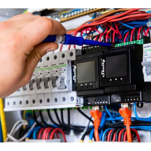 Shelly Pro 4PM LAN und WiFi-DIN-Rail Switch