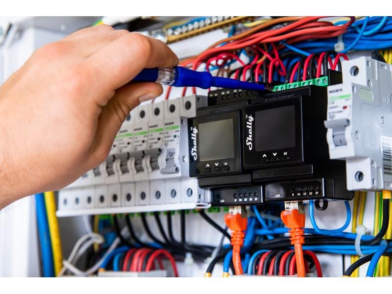 Shelly Pro 4PM LAN und WiFi-DIN-Rail Switch