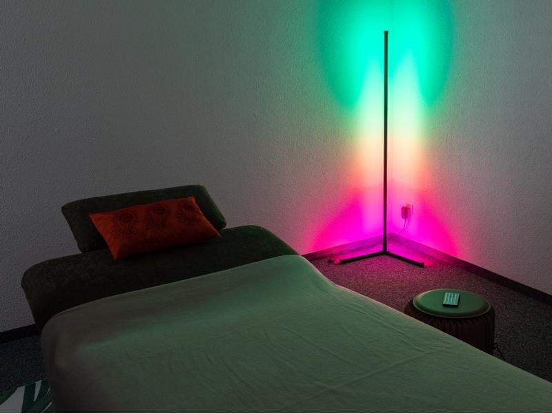 FTM Stehleuchte LED Ambilight, Triangle, RGBW, Schwarz