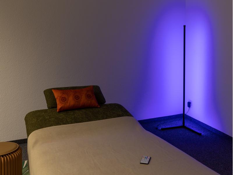 FTM Stehleuchte LED Ambilight, Triangle, RGBW, Schwarz