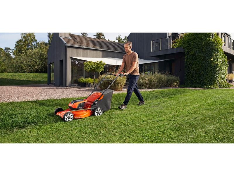 Husqvarna Akku-Rasenmäher LC 142iS Kit, 2 x 4.0 Ah