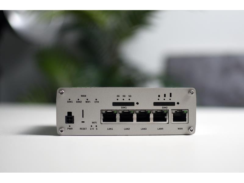 Teltonika 5G-Industrie-Router RUTX50  eSIM 5G, WiFi-5, 5x GE LAN