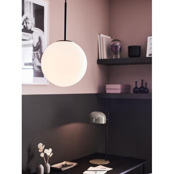 Markslöjd Pendelleuchte Dione, Ø 25 cm, E14, Weiss/Schwarz