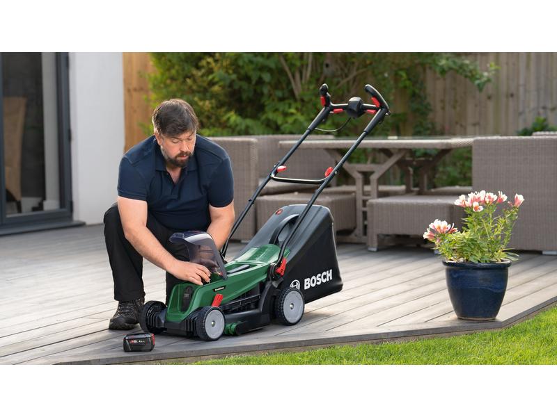 Bosch Akku-Rasenmäher UniversalRotak 2x18V-37-550 Solo