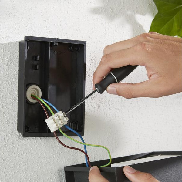 Philips Hue White & Color Ambiance Outdoor Resonate Wandleuchte Schwarz