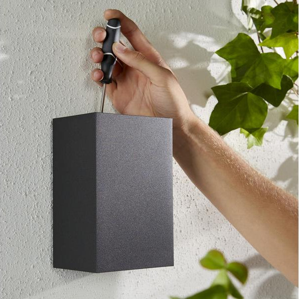 Philips Hue White & Color Ambiance Outdoor Resonate Wandleuchte Schwarz
