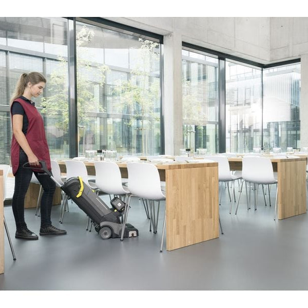 Kärcher Professional Akku-Scheuersaugmaschine BR 30/4 C Bp, Solo