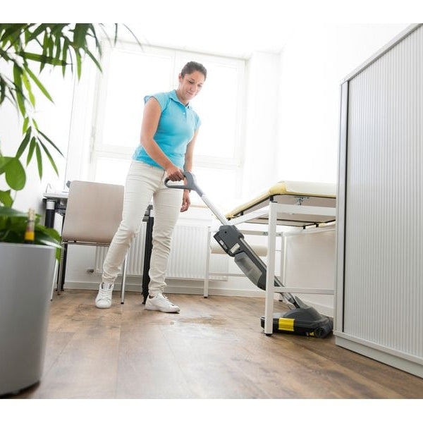 Kärcher Professional Akku-Scheuersaugmaschine BR 30/1 C Bp, Solo