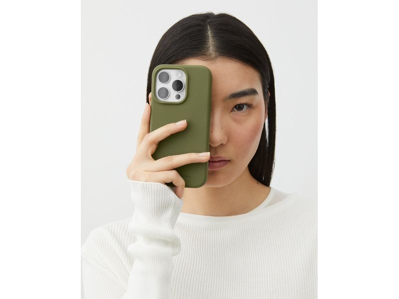 Ideal of Sweden Silicone iPhone 15 Pro Khaki