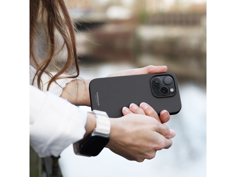 Vonmählen Back Cover Eco Silicone iPhone 15 Black