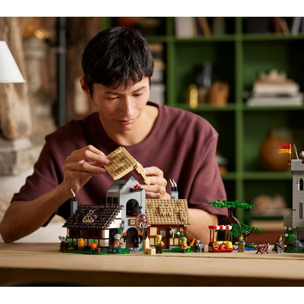 LEGO® Icons Mittelalterlicher Stadtplatz 10332