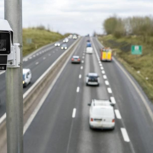 Axis Netzwerkkamera Q1686-DLE Radar