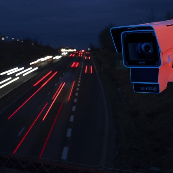 Axis Netzwerkkamera Q1686-DLE Radar