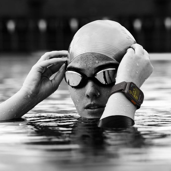 Apple Watch Ultra 2 Natural Titanium Milanese Loop Natural L