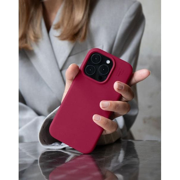 Ideal of Sweden Back Cover Silicone iPhone 16 Cranberry