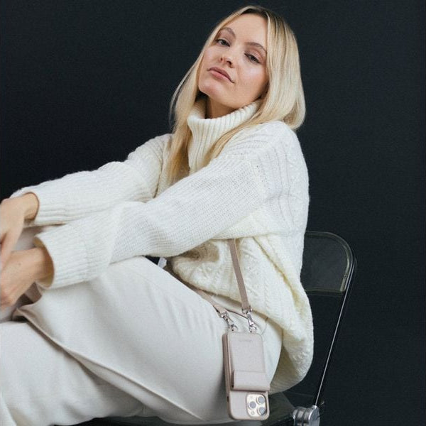 Urbany's Necklace Case Handekette+  iPhone 16 Plus Beach Beauty