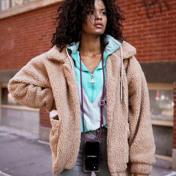 Urbany's Necklace Case iPhone 15 Pro Blackberry Muffin