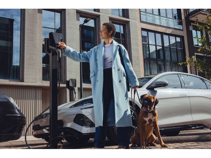 easee Ladestation Charge Max Schwarz