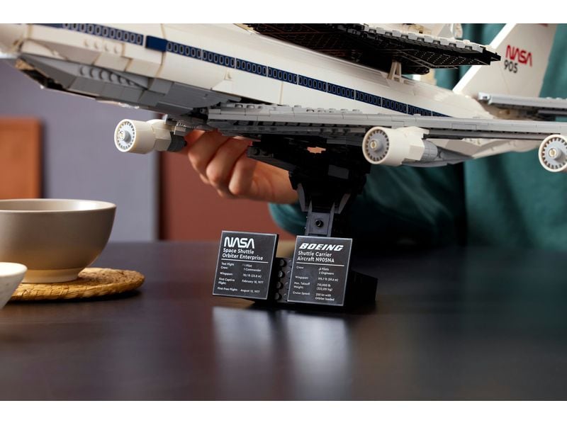 LEGO® Icons 747 Shuttle Carrier 10360