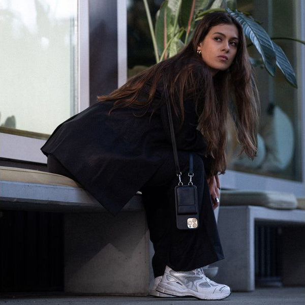 Urbany's Necklace Case Handykette+ DEEP SEA iPhone 17 Pro Max