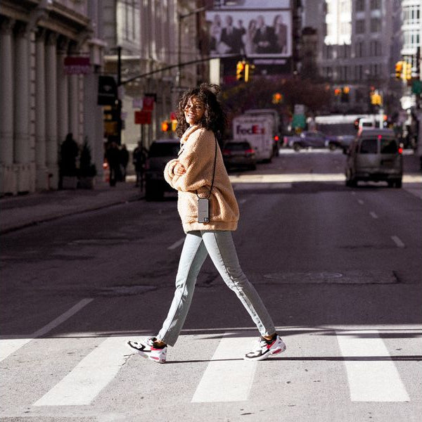 Urbany's Necklace Case ALL BLACK  iPhone 17 MATT