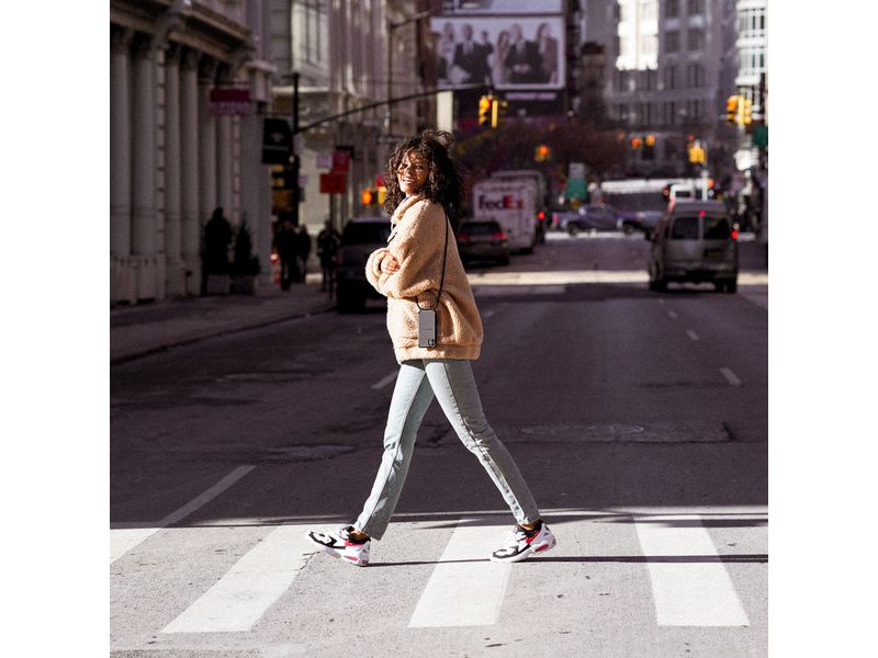 Urbany's Necklace Case ALL BLACK  iPhone 17 MATT