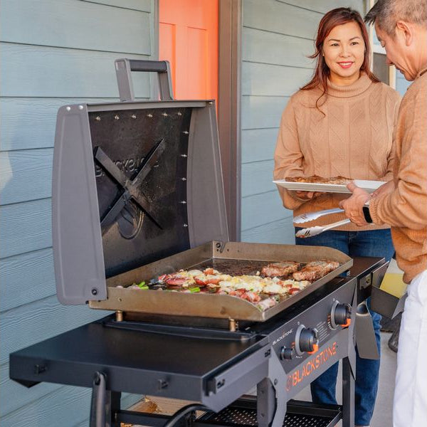 Blackstone Gasgrill mit 28-Zoll-Grillplatte und Haube