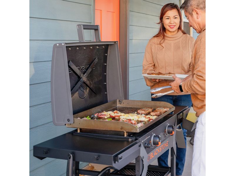 Blackstone Gasgrill mit 28-Zoll-Grillplatte und Haube