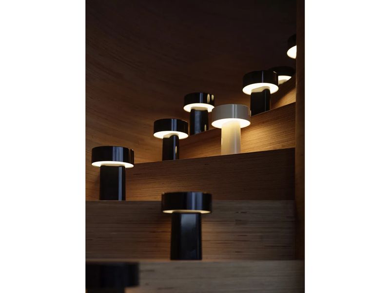 Zone Denmark Tischleuchte Oblong Silber