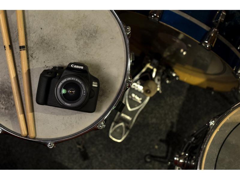 Canon EOS 2000D Kit (18-55mm)