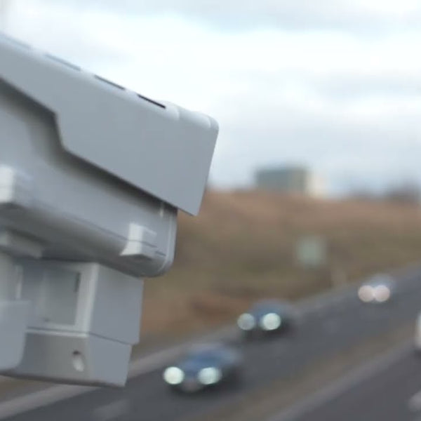 Axis Netzwerkkamera Q1686-DLE Radar