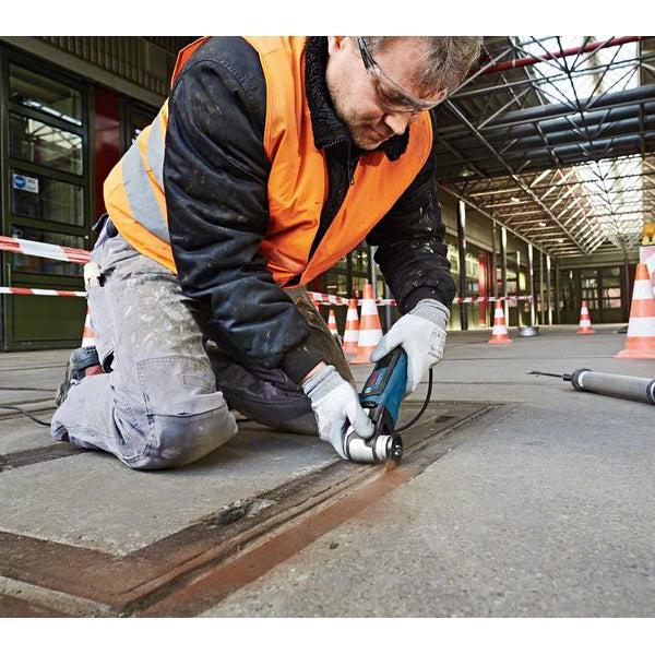 Bosch Professional Oszillierer Multi-Cutter GOP 55-36 inkl. L-BOXX & Zubehör