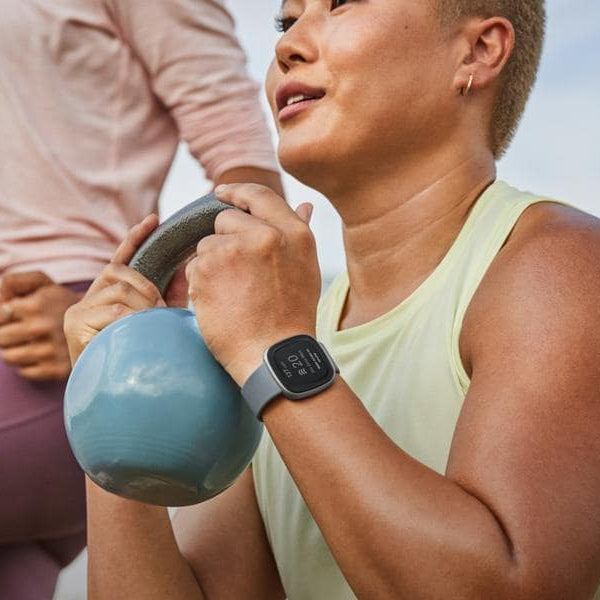 Fitbit GPS-Sportuhr Versa 4 Smartwatch Dunkelblau/Silber