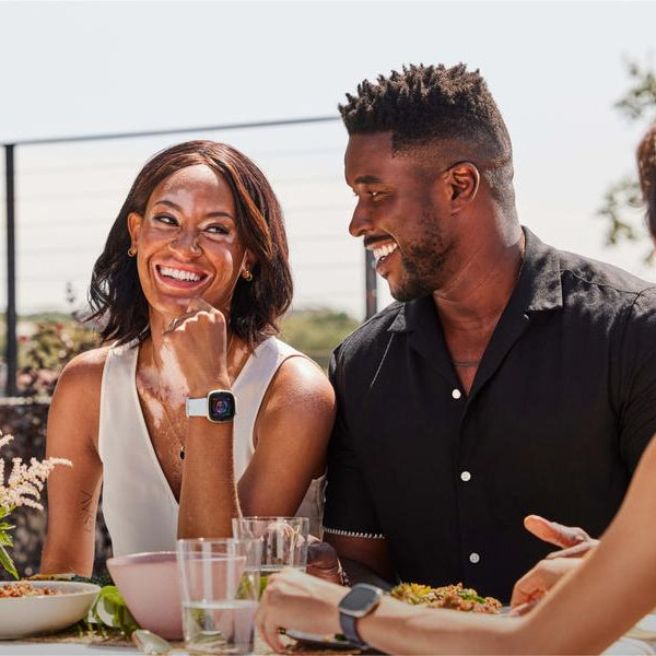 Fitbit Sense 2 Smartwatch Hellblau/Gold