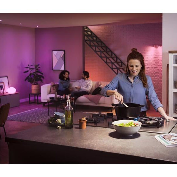 Philips Hue Starterset White & Color Ambiance, 2er Set inkl. Smart Plug