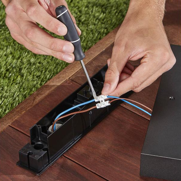 Philips Hue White & Color Ambiance Outdoor Nyro Sockelleuchte Schwarz