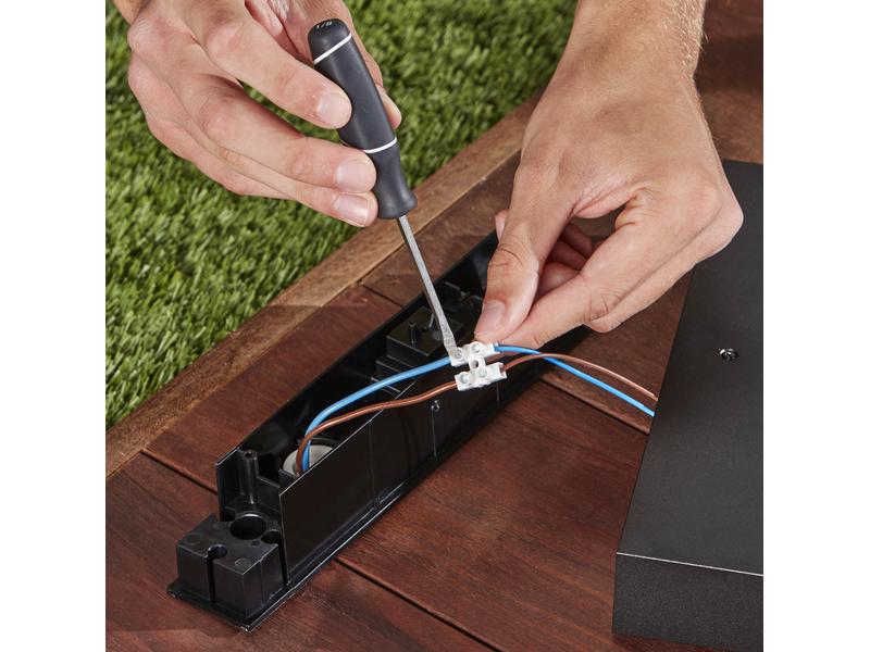 Philips Hue White &amp; Color Ambiance Outdoor Nyro Sockelleuchte Schwarz