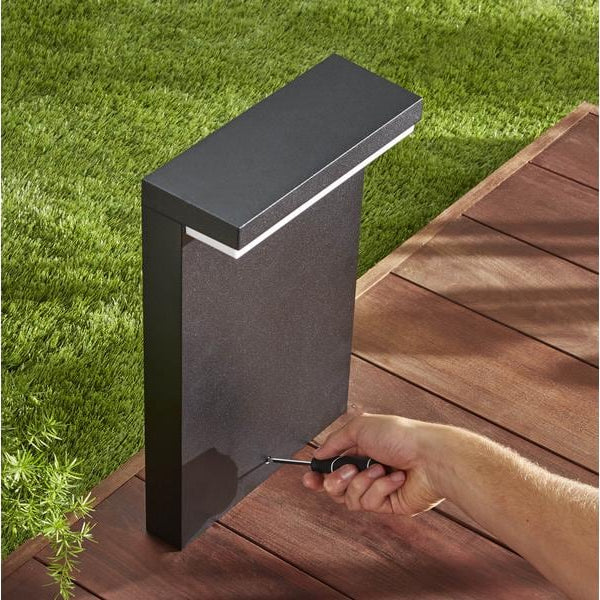 Philips Hue White & Color Ambiance Outdoor Nyro Sockelleuchte Schwarz