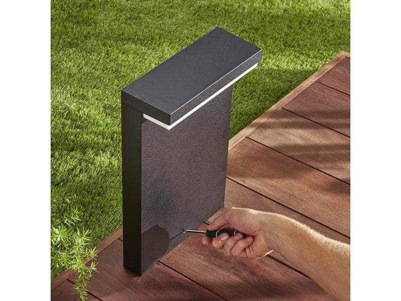 Philips Hue White &amp; Color Ambiance Outdoor Nyro Sockelleuchte Schwarz